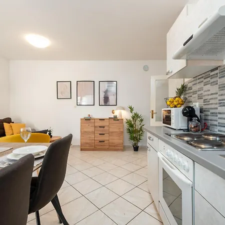 Maja Apartman *