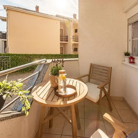 Maja Apartman *