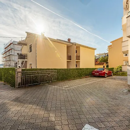 Apartman Maja *