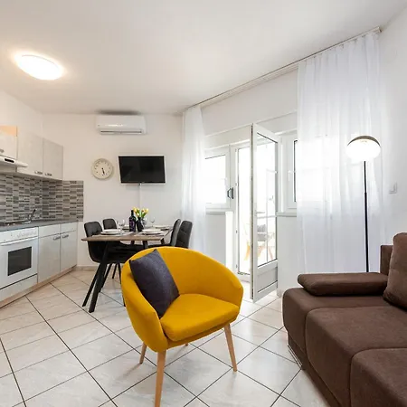 Maja Apartman *